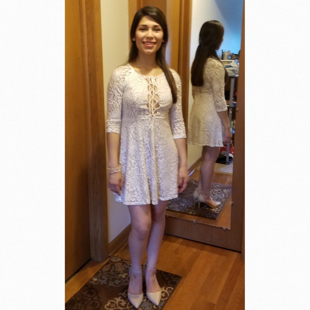 F21 Sweet Lace Dress - Picture 2 of 2